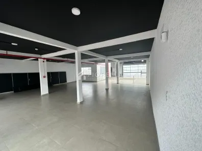 Sala Comercial para alugar, 638m² no Barreiros, São José