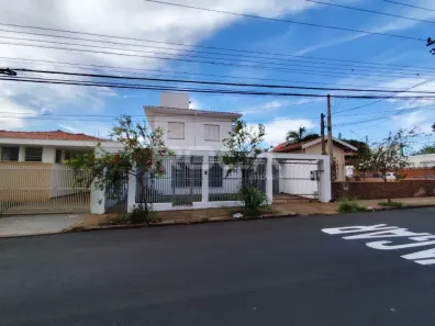 Sobrado com 4 Quartos para alugar, 245m² no Centro, São Carlos