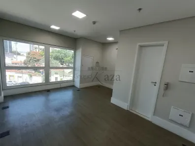 Sala Comercial à venda, 24m² no Centro, São José dos Campos
