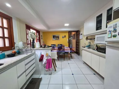 Sobrado com 4 Quartos à venda, 201m² no Vila Gilda, Santo André