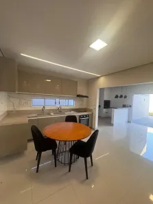 Casa de Condomínio com 4 Quartos para alugar, 220m² no Jardim Itália, Cuiabá