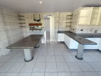 Casa com 4 Quartos para alugar, 262m² no Jaraguá, Uberlândia