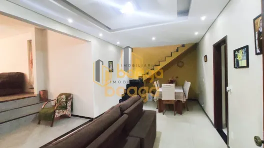 Casa com 5 Quartos à venda, 250m² no Novo Recanto, Contagem