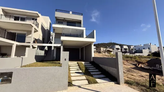 Sobrado com 3 Quartos à venda, 150m² no Ferraz, Garopaba