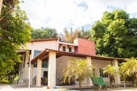 Casa com 3 Quartos para alugar, 800m² no São Sebastião, Teresina