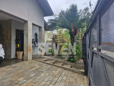Casa com 3 Quartos à venda, 484m² no Vila Camargo, Bauru