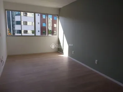 Apartamento com 2 Quartos para alugar, 75m² no Centro, Florianópolis