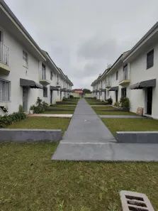 Casa de Condomínio com 2 Quartos para alugar, 70m² no Guarani, Colombo