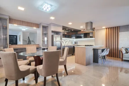 Casa de Condomínio com 3 Quartos à venda, 278m² no Ahú, Curitiba