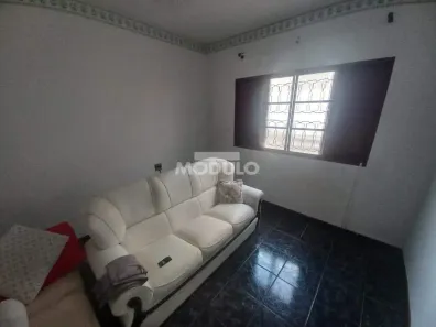 Casa com 5 Quartos para alugar, 240m² no Martins, Uberlândia