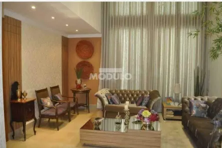 Sobrado com 3 Quartos à venda, 269m² no Vigilato Pereira, Uberlândia