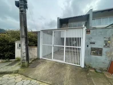 Casa com 3 Quartos para alugar, 140m² no Velha Central, Blumenau