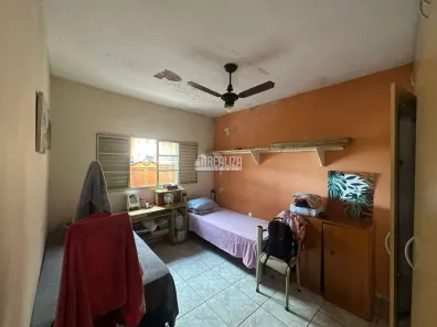 Casa com 2 Quartos à venda, 135m² no Nossa Senhora da Abadia, Uberaba