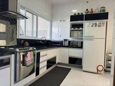 Casa de Condomínio com 4 Quartos para alugar, 235m² no Itapeva, Votorantim