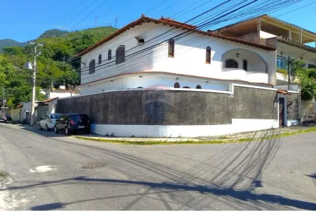 Casa com 4 Quartos à venda, 342m² no Realengo, Rio de Janeiro
