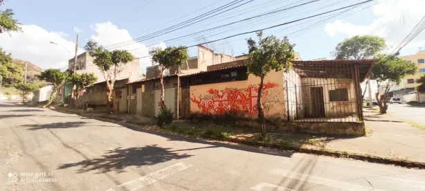 Casa com 6 Quartos à venda, 250m² no Serrano, Belo Horizonte