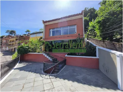 Casa com 3 Quartos à venda, 137m² no Quarteirão Brasileiro, Petrópolis