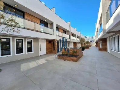 Casa de Condomínio com 3 Quartos à venda, 240m² no Santo Inácio, Curitiba