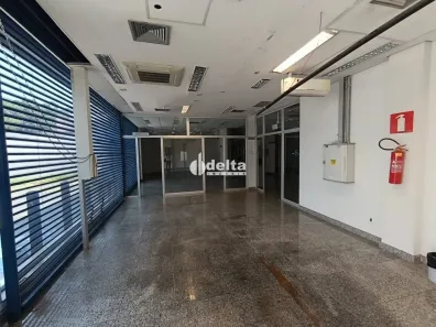 Ponto Comercial para alugar, 550m² no Marta Helena, Uberlândia