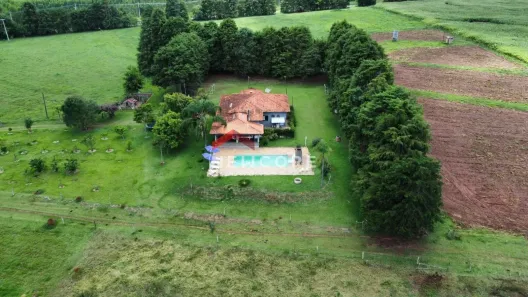 Fazenda/Sítio com 4 Quartos à venda, 14000000m² no Centro, Botucatu