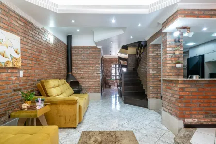 Casa com 3 Quartos à venda, 340m² no Passo da Areia, Porto Alegre