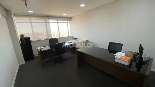 Sala Comercial para alugar, 215m² no Brasil, Uberlândia
