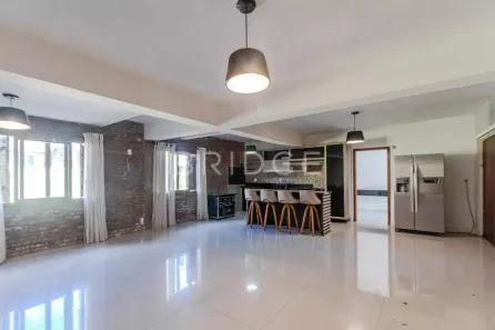 Casa com 3 Quartos para alugar, 200m² no Partenon, Porto Alegre