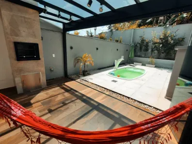 Sobrado com 3 Quartos à venda, 125m² no Costa e Silva, Joinville