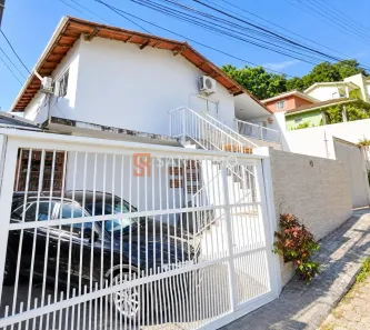 Casa com 3 Quartos para alugar, 120m² no Itacorubi, Florianópolis