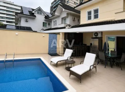 Casa com 3 Quartos para alugar, 300m² no Recreio dos Bandeirantes, Rio de Janeiro