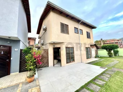 Casa de Condomínio com 2 Quartos à venda, 65m² no Martim de Sá, Caraguatatuba