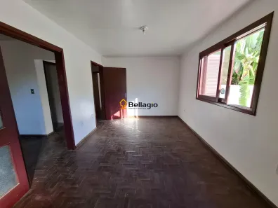 Casa com 3 Quartos para alugar, 185m² no Tomazetti, Santa Maria