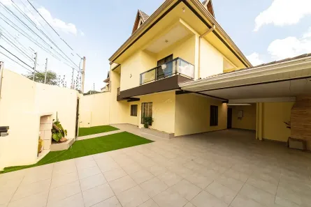 Sobrado com 4 Quartos para alugar, 202m² no Uberaba, Curitiba