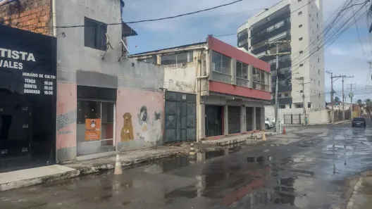Prédio Residencial para alugar, 258m² no Pituaçu, Salvador