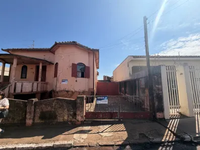 Sobrado com 4 Quartos à venda, 200m² no centro, Ibiraci