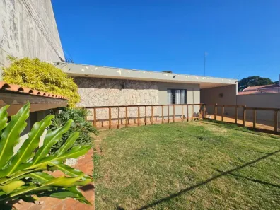 Casa com 5 Quartos à venda, 250m² no Zona 02, Maringá