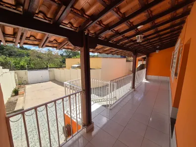 Casa com 3 Quartos para alugar, 250m² no Santa Inês, Belo Horizonte
