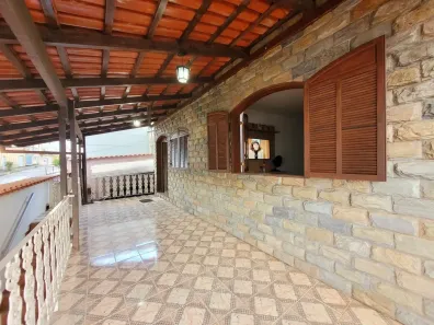 Casa com 3 Quartos à venda, 235m² no Funcionários, Contagem