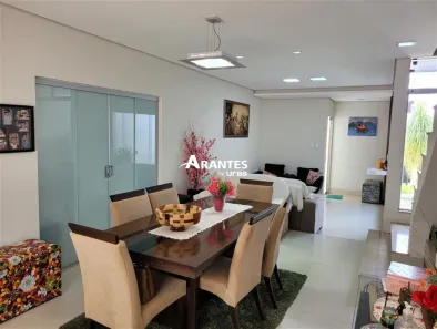 Sobrado com 3 Quartos à venda, 275m² no Santa Rosa, Uberlândia