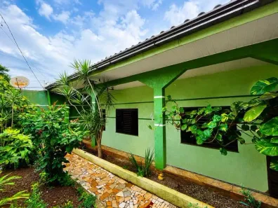 Casa com 4 Quartos para alugar, 350m² no Floresta, Cascavel