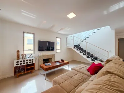Casa de Condomínio com 4 Quartos para alugar, 179m² no Várzea, Teresópolis