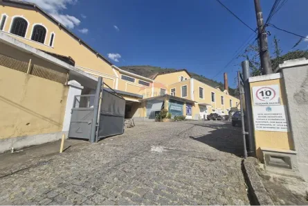 Imóvel Comercial com 3 Quartos para alugar, 130m² no Itamarati, Petrópolis