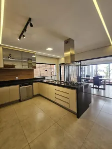 Casa com 4 Quartos à venda, 300m² no Centro, Franca