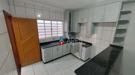 Casa com 3 Quartos para alugar, 210m² no Parque Novo Mundo, Americana