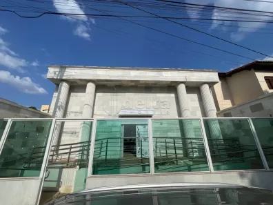 Ponto Comercial com 1 Quarto para alugar, 350m² no Santa Mônica, Uberlândia