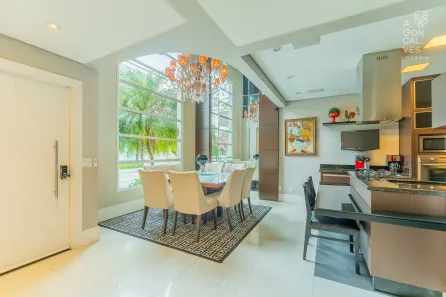 Casa de Condomínio com 3 Quartos à venda, 212m² no Jardim Social, Curitiba