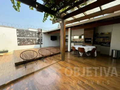 Casa com 3 Quartos para alugar, 286m² no Cidade Jardim, Uberlândia