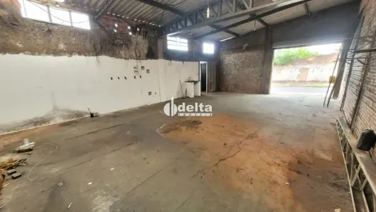 Ponto Comercial para alugar, 76m² no Laranjeiras, Uberlândia