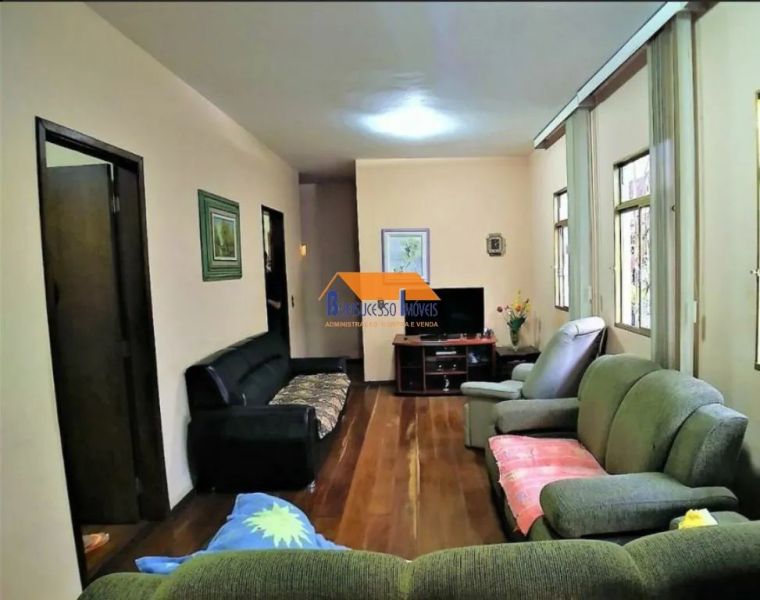 Casa com 4 quartos — Planalto, Belo Horizonte