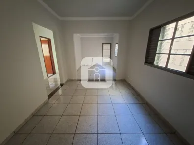 Casa com 4 Quartos para alugar, 180m² no Jardim Brasília, Uberlândia